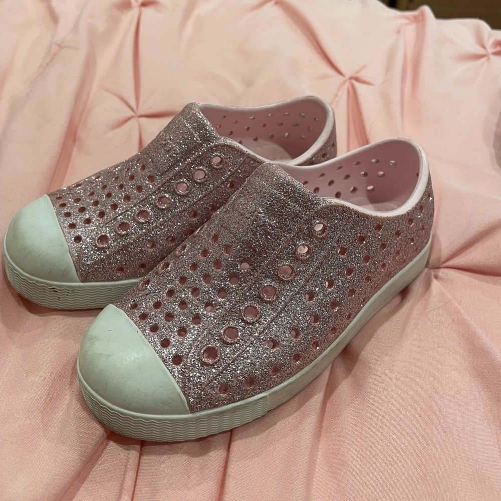 Toddler size 9 native kids shoes